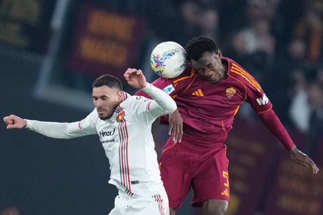 Cremonese s Antonio Sanabria Roma™s Evan Ndicka during the Serie A EniLive soccer match between Roma and Cremonese at the Rome s Olympic stadium, Italy - Sunday February 22, 2026 - Soccer ( Photo by Alfredo Falcone LaPresse )  Copyright: xAlfredoxFalcone LaPressex