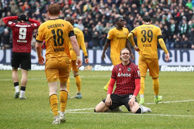 22.02.2026, xtgx, Fussball 2. Bundesliga, Hannover 96 - SG Dynamo Dresden emspor, v.l. Stefan Teitur Thordarson (Hannover, 23) enttaeuscht, enttäuscht, schaut enttaeuscht, niedergeschlagen, disappointed (DFL DFB REGULATIONS PROHIBIT ANY USE OF PHOTOGRAPHS as IMAGE SEQUENCES and or QUASI-VIDEO) Hannover