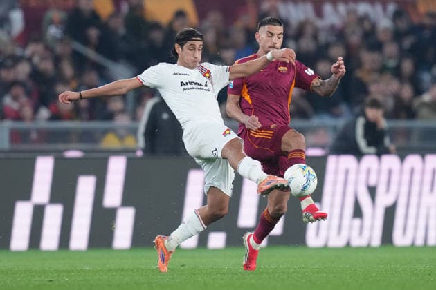 Cremonese s Youssef Maleh Roma™s Lorenzo Pellegrini during the Serie A EniLive soccer match between Roma and Cremonese at the Rome s Olympic stadium, Italy - Sunday February 22, 2026 - Soccer ( Photo by Alfredo Falcone LaPresse )  Copyright: xAlfredoxFalcone LaPressex