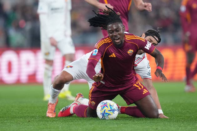 Roma™s Manu Kone Cremonese s Youssef Maleh during the Serie A EniLive soccer match between Roma and Cremonese at the Rome s Olympic stadium, Italy - Sunday February 22, 2026 - Soccer ( Photo by Alfredo Falcone LaPresse )  Copyright: xAlfredoxFalcone LaPressex