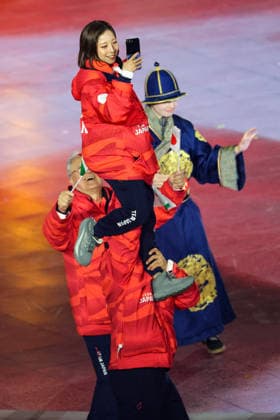 Riku Miura of Team Japan is carried into the Closing Ceremony of the Milano Cortina 2026 Olympic Games, Olympische Spiele, Olympia, OS at Verona Arena in Verona, Italy, on Sunday, February 22, 2026. Norway won the most medals with a total of 41, with the United States following at 33.  ITA20260222123a AARONxJOSEFCZYK