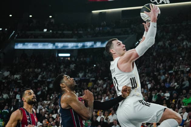 El Rey preside la final de la Copa de S.M. el Rey de baloncesto en Valencia El jugador del Real Madrid Mario Hezonja (d) durante la final de la Copa de S.M. el Rey de baloncesto, en el Roig Arena, a 22 de febrero de 2026, en Valencia, Comunidad Valenciana (Espana). En la final se enfrentan el Real Madrid y el Baskonia tras ganar en las semifinales a Valencia Basket y Barça, respectivamente. La Copa del Rey 2026 será su primera final copera directa en el formato actual; en otras ediciones se han cruzado sobre todo en cuartos o semifinales, pero no en el partido decisivo. 22 FEBRERO 2026;REY;ACB;FINAL;COPA DEL REY;BALONCESTO;2026;VALENCIA;ROIG ARENA Valencia (Comunidad Valenciana) Valencia (Comunidad Valenciana) Espana Copyright: xJorgexGilx 7314477