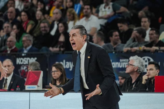 El Rey preside la final de la Copa de S.M. el Rey de baloncesto en Valencia El entrenador del Real Madrid Sergio Scariolo durante la final de la Copa de S.M. el Rey de baloncesto, en el Roig Arena, a 22 de febrero de 2026, en Valencia, Comunidad Valenciana (Espana). En la final se enfrentan el Real Madrid y el Baskonia tras ganar en las semifinales a Valencia Basket y Barça, respectivamente. La Copa del Rey 2026 será su primera final copera directa en el formato actual; en otras ediciones se han cruzado sobre todo en cuartos o semifinales, pero no en el partido decisivo. 22 FEBRERO 2026;REY;ACB;FINAL;COPA DEL REY;BALONCESTO;2026;VALENCIA;ROIG ARENA Valencia (Comunidad Valenciana) Valencia (Comunidad Valenciana) Espana Copyright: xJorgexGilx 7314480