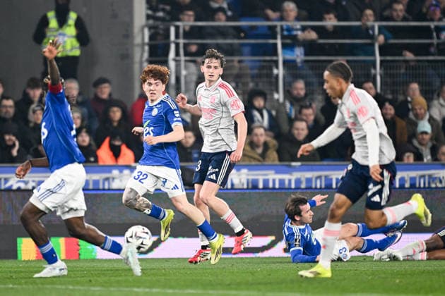 RC Strasbourg Alsace v Olympique Lyonnais - Ligue 1 McDonald s 32 Valentin BARCO (rcsa) - 23 Tyler MORTON (ol) during the Ligue 1 McDonald s match between Strasbourg and Lyon at Stade de la Meinau on February 22, 2026 in Strasbourg, France. Strasbourg France  Copyright: xFEPx 776348297