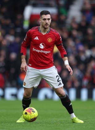 Manchester United, ManU v Tottenham Hotspur - Premier League Diogo Dalot of Manchester United on the ball during the Premier League match between Manchester United and Tottenham Hotspur at Old Trafford on February 7, 2026 in Manchester, England. WARNING! This Photograph May Only Be Used For Newspaper And Or Magazine Editorial Purposes. May Not Be Used For Publications Involving 1 player, 1 Club Or 1 Competition Without Written Authorisation From Football DataCo Ltd. For Any Queries, Please Contact Football DataCo Ltd on +44 (0) 207 864 9121 Manchester Old Trafford England United Kingdom Copyright: xAllstarxPicturexLibraryxLtdx