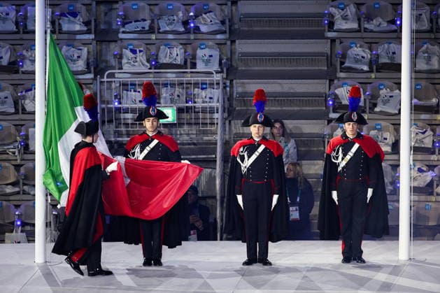 ITALY, VERONA - FEBRUARY 22, 2026: Carabinieri officers hoist the Italian flag during the closing ceremony of the 2026 Winter Olympic Games, Olympische Spiele, Olympia, OS at Verona Olympic Arena. Mikhail Tereshchenko TASS  89119983