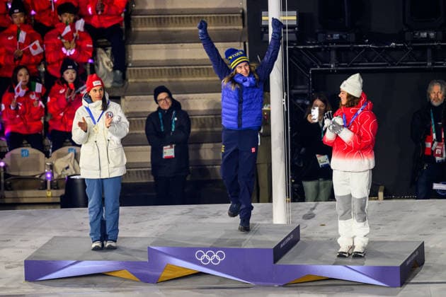 260222 Silver medalist Heidi Weng of Norway, gold medalist Ebba Andersson of Sweden and bronze medalist Nadja Kälin of Switzerland during the medal ceremony for women s 50km classic technique cross-country skiing during the Closing Ceremony of the 2026 Winter Olympics on February 22, 2026 in Verona. Photo: Emma Wallskog BILDBYRAN kod EW MB1342 Olympic Games, Olympische Spiele, Olympia, OS olympics winter olympics os ol olympiska spel vinter-os olympiske leker milano cortina 2026 milan cortina 2026 milano cortina 2026 olympic games milano cortina 2026 winter olympic games milano cortina-os milano cortina-ol vinter-ol 16 bbeng avslutningsceremoni closing ceremony Sweden sverige Norway norge Gold guld medal medalj *** 260222 Silver medalist Heidi Weng of Norway, gold medalist Ebba Andersson of Sweden and bronze medalist Nadja Kälin of Switzerland during the medal ceremony for women s 50km classic technique cross country skiing during the Closing Ceremony of the 2026 Winter Olympics on February 22, 2026 in Verona Photo Emma Wallskog BILDBYRAN kod EW MB1342 olympic games olympics winter olympics os ol olympiska spel vinter os olympiske leker milano cortina 2026 milan cortina 2026 milano cortina 2026 olympic games milano cortina 2026 winter olympic games milano cortina os milano cortina ol vinter ol 16 bbeng avslutningsceremoni closing ceremony Sweden sverige Norway norge Gold guld medal medalj  Copyright: EMMAxWALLSKOG BB260222EW045