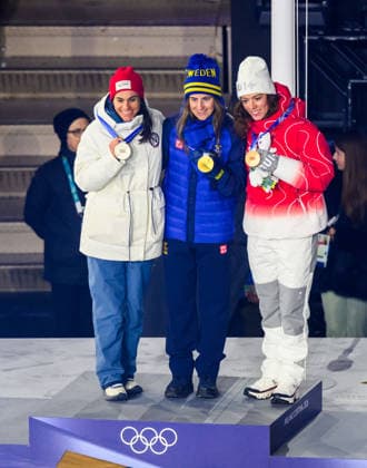 260222 Silver medalist Heidi Weng of Norway, gold medalist Ebba Andersson of Sweden and bronze medalist Nadja Kälin of Switzerland during the medal ceremony for women s 50km classic technique cross-country skiing during the Closing Ceremony of the 2026 Winter Olympics on February 22, 2026 in Verona. Photo: Emma Wallskog BILDBYRAN kod EW MB1342 Olympic Games, Olympische Spiele, Olympia, OS olympics winter olympics os ol olympiska spel vinter-os olympiske leker milano cortina 2026 milan cortina 2026 milano cortina 2026 olympic games milano cortina 2026 winter olympic games milano cortina-os milano cortina-ol vinter-ol 16 bbeng avslutningsceremoni closing ceremony Sweden sverige Norway norge Gold guld medal medalj *** 260222 Silver medalist Heidi Weng of Norway, gold medalist Ebba Andersson of Sweden and bronze medalist Nadja Kälin of Switzerland during the medal ceremony for women s 50km classic technique cross country skiing during the Closing Ceremony of the 2026 Winter Olympics on February 22, 2026 in Verona Photo Emma Wallskog BILDBYRAN kod EW MB1342 olympic games olympics winter olympics os ol olympiska spel vinter os olympiske leker milano cortina 2026 milan cortina 2026 milano cortina 2026 olympic games milano cortina 2026 winter olympic games milano cortina os milano cortina ol vinter ol 16 bbeng avslutningsceremoni closing ceremony Sweden sverige Norway norge Gold guld medal medalj  Copyright: EMMAxWALLSKOG BB260222EW048