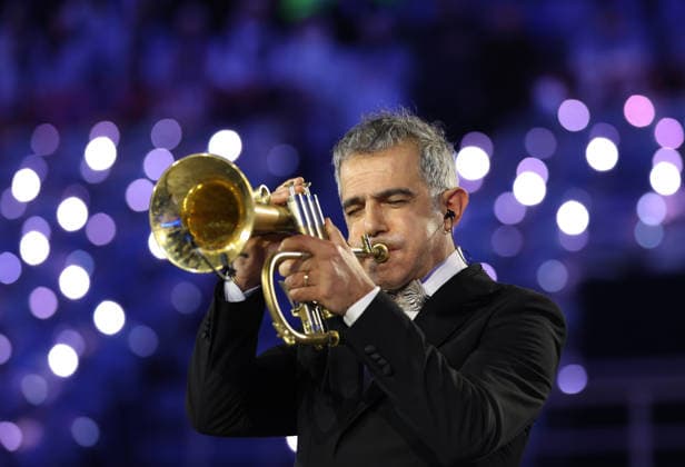 (260222) -- VERONA, Feb. 22, 2026 -- An actor performs during the closing ceremony of the Milan-Cortina 2026 Olympic Winter games, Winterspiele,Spiele, Summer games at Verona Olympic Arena in Verona, Italy, Feb. 22, 2026. ) (MICO2026)ITALY-VERONA-OLYMPIC WINTER GAMES-CLOSING CEREMONY LixMing 