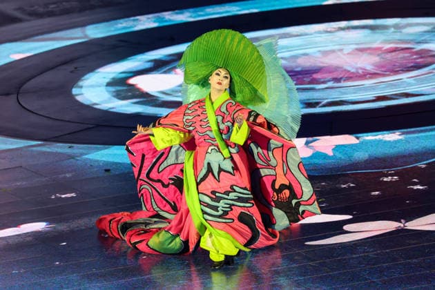 A performer dances during a tribute to athletes who have died during the Closing Ceremony of the Milano Cortina 2026 Olympic Games, Olympische Spiele, Olympia, OS at Verona Arena in Verona, Italy, on Sunday, February 22, 2026. Norway won the most medals with a total of 41, with the United States following at 33.  ITA20260222136 AARONxJOSEFCZYK