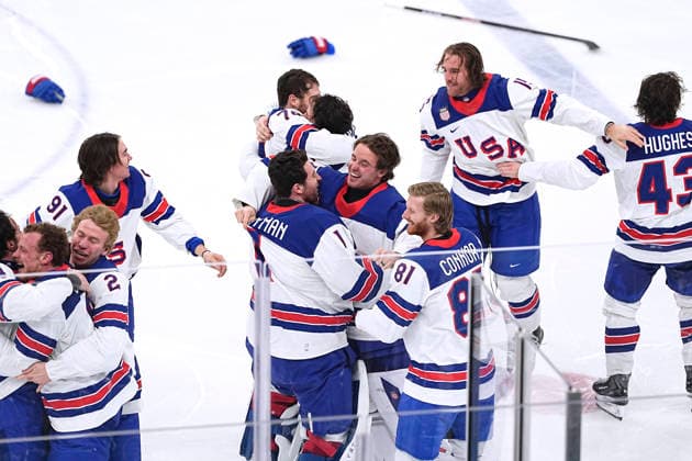 Team USA Olympiasieger Jubel nach Tor durch HUGHES Jack Eishockey Spiel Kanada - USA Finale 1 : 2 Olympics - Olympische Winterspiele 2026 Mailand - Cortina 06 - 22 Februar 2026 in Italien am 22.02.2026 in Mailand *** Team USA Olympic champions cheer after goal by HUGHES Jack Ice Hockey game Canada USA Final 1 2 Olympics Olympic Winter Games 2026 Milan Cortina 06 February 22, 2026 in Italy on February 22, 2026 in Milan Copyright: xx