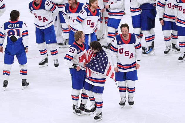 Team USA Olympiasieger Jubel nach Tor durch HUGHES Jack Eishockey Spiel Kanada - USA Finale 1 : 2 Olympics - Olympische Winterspiele 2026 Mailand - Cortina 06 - 22 Februar 2026 in Italien am 22.02.2026 in Mailand *** Team USA Olympic champions cheer after goal by HUGHES Jack Ice Hockey game Canada USA Final 1 2 Olympics Olympic Winter Games 2026 Milan Cortina 06 February 22, 2026 in Italy on February 22, 2026 in Milan Copyright: xx