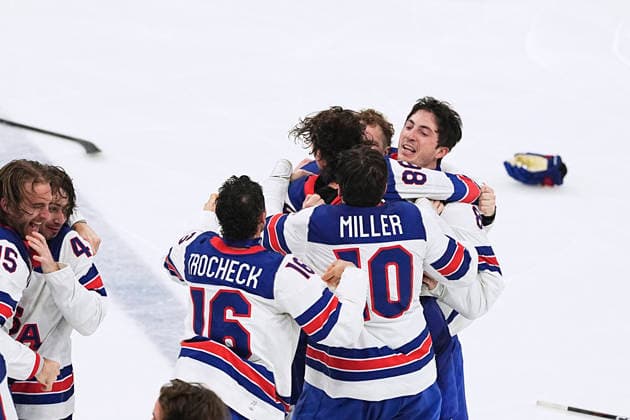 Team USA Olympiasieger Jubel nach Tor durch HUGHES Jack Eishockey Spiel Kanada - USA Finale 1 : 2 Olympics - Olympische Winterspiele 2026 Mailand - Cortina 06 - 22 Februar 2026 in Italien am 22.02.2026 in Mailand *** Team USA Olympic champions cheer after goal by HUGHES Jack Ice Hockey game Canada USA Final 1 2 Olympics Olympic Winter Games 2026 Milan Cortina 06 February 22, 2026 in Italy on February 22, 2026 in Milan Copyright: xx