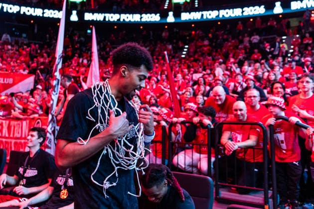 GER, BMW Top Four, Basketball BBL Pokal, Finale, BMA365 Bamberg Baskets - ALBA Berlin. 22.02.2026, SAP Garden, München, GER, BMW Top Four, Basketball BBL Pokal, Finale, BMA365 Bamberg Baskets - ALBA Berlin. Ibi Watson (BMA365 Bamberg Baskets, 2) mit dem Netz Foto Alexander Trienitz München SAP Garden Bayern Deutschland