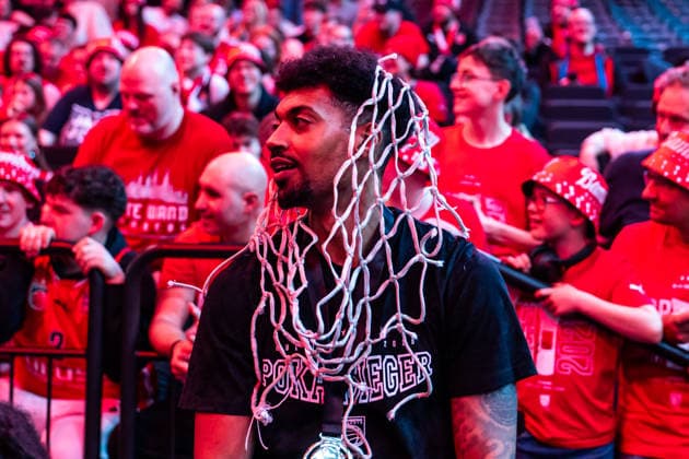 GER, BMW Top Four, Basketball BBL Pokal, Finale, BMA365 Bamberg Baskets - ALBA Berlin. 22.02.2026, SAP Garden, München, GER, BMW Top Four, Basketball BBL Pokal, Finale, BMA365 Bamberg Baskets - ALBA Berlin. Ibi Watson (BMA365 Bamberg Baskets, 2) mit dem Netz Foto Alexander Trienitz München SAP Garden Bayern Deutschland