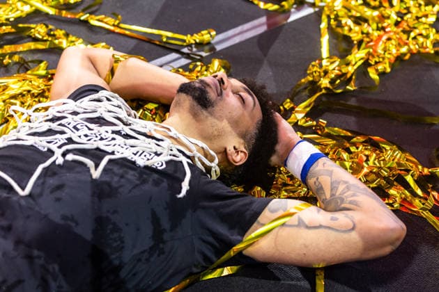 GER, BMW Top Four, Basketball BBL Pokal, Finale, BMA365 Bamberg Baskets - ALBA Berlin. 22.02.2026, SAP Garden, München, GER, BMW Top Four, Basketball BBL Pokal, Finale, BMA365 Bamberg Baskets - ALBA Berlin. Ibi Watson (BMA365 Bamberg Baskets, 2) mit dem Netz Foto Alexander Trienitz München SAP Garden Bayern Deutschland