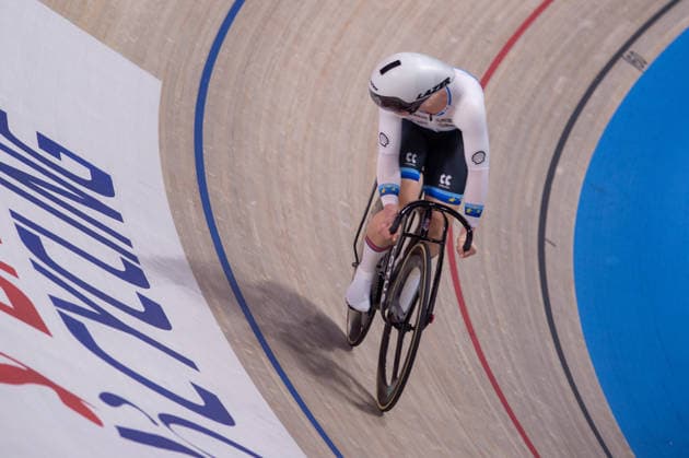 Emma Finucane looks over her shoulder in the 1 8 finals of the Womens Sprint. Lloyds National Track cycling, Rad, Radsport, Bahnrad, Bahn Championship, National Cycling Centre, Manchester, England, 22nd Feb 2026. Copyright: xSeanxWalshx Sportspressphoto_SPR96546
