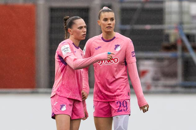 Google Pixel Frauen-Bundesliga: Bayer 04 Leverkusen - TSG 1899 Hoffenheim; 22.02.2026 Jill Janssens (TSG 1899 Hoffenheim, 9), Selina Cerci (TSG 1899 Hoffenheim, 29) am 19. Spieltag der Google Pixel Frauen-Bundesliga im Spiel von Bayer 04 Leverkusen gegen die TSG 1899 Hoffenheim am 22.02.2026 im Ulrich-Haberland-Stadion in Leverkusen. Copyright: xBEAUTIFULxSPORTS Meuselx