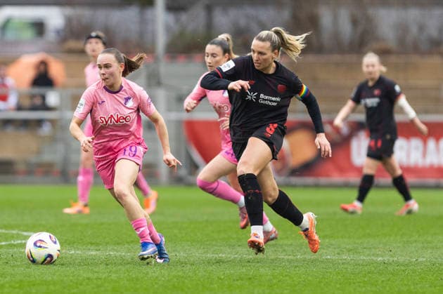 Google Pixel Frauen-Bundesliga: Bayer 04 Leverkusen - TSG 1899 Hoffenheim; 22.02.2026 Marie Steiner (TSG 1899 Hoffenheim, 19), Melissa Friedrich (Bayer 04 Leverkusen, 3) am 19. Spieltag der Google Pixel Frauen-Bundesliga im Spiel von Bayer 04 Leverkusen gegen die TSG 1899 Hoffenheim am 22.02.2026 im Ulrich-Haberland-Stadion in Leverkusen. Copyright: xBEAUTIFULxSPORTS Meuselx