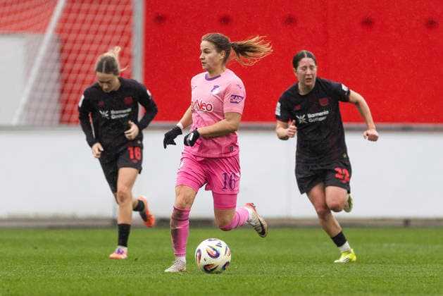 Google Pixel Frauen-Bundesliga: Bayer 04 Leverkusen - TSG 1899 Hoffenheim; 22.02.2026 Dominika Grabowska (TSG 1899 Hoffenheim, 16) am 19. Spieltag der Google Pixel Frauen-Bundesliga im Spiel von Bayer 04 Leverkusen gegen die TSG 1899 Hoffenheim am 22.02.2026 im Ulrich-Haberland-Stadion in Leverkusen. Copyright: xBEAUTIFULxSPORTS Meuselx