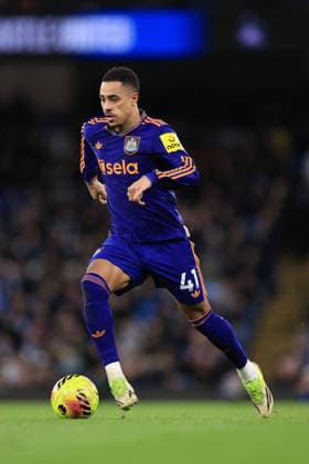 Football - Premier League - Manchester City v Newcastle United 21st February 2026 - Premier League - Manchester City v Newcastle United - Jacob Ramsey of Newcastle United - Photo: Simon Stacpoole Offside. Manchester UK Copyright: xSimonxStacpoolexOffside