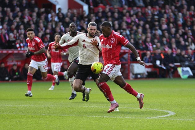 NOTTINGHAM, ENGLAND - FEBRUARY 22: Callum Hudson-Odoi of Nottingham Forest runs with the ball under pressure from Dominik Szoboszlai of Liverpool during the Premier League match between Nottingham Forest and Liverpool at City Ground on February 22, 2026 in Nottingham, England. (Photo by James Holyoak) SPO 