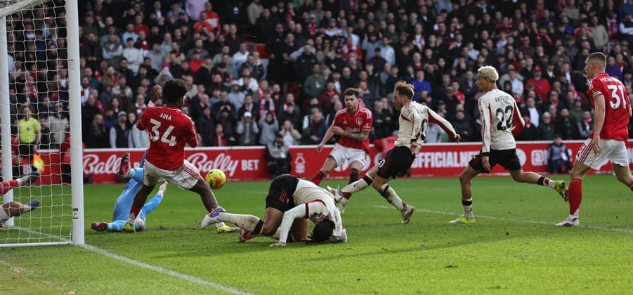 NOTTINGHAM, ENGLAND - FEBRUARY 22: Alexis Mac Allister of Liverpool scores his teams first goal during the Premier League match between Nottingham Forest and Liverpool at City Ground on February 22, 2026 in Nottingham, England. (Photo by James Holyoak) SPO 