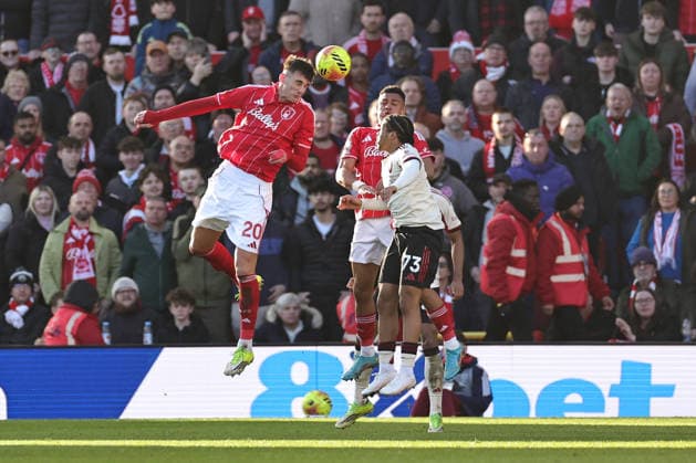 NOTTINGHAM, ENGLAND - FEBRUARY 22: Lorenzo Lucca of Nottingham Forest, Dan Ndoye of Nottingham Forest and Rio Ngumoha of Liverpool contest a header during the Premier League match between Nottingham Forest and Liverpool at City Ground on February 22, 2026 in Nottingham, England. (Photo by James Holyoak) SPO 