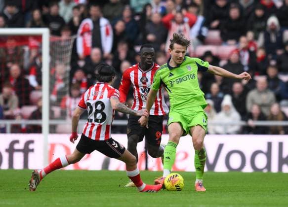 Sander Berge of Fulham (right) Sunderland v Fulham, Premier League, Football, Stadium of Light, Sunderland, UK - 22 Feb 2026Sunderland Stadium of Light United Kingdom EDITORIAL USE ONLY No use with unauthorised audio, video, data, fixture lists, club league logos or live services. Online in-match use limited to 120 images, no video emulation. No use in betting, games or single club league player publications. Copyright: xRichardxLee Shutterstockx 16681560fk