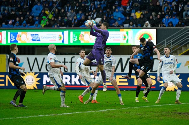 Paderborn, Home Deluxe Arena, 22.02.26, GER, Herren, 2.Bundesliga, Saison 2025-2026, SC Paderborn 07 - Hertha BSC Berlin Bild: Torwart Tjark ERNST (Hertha BSC) DFL regulations prohibit any use of photographs as image sequences and or quasi-video. NRW Deutschland