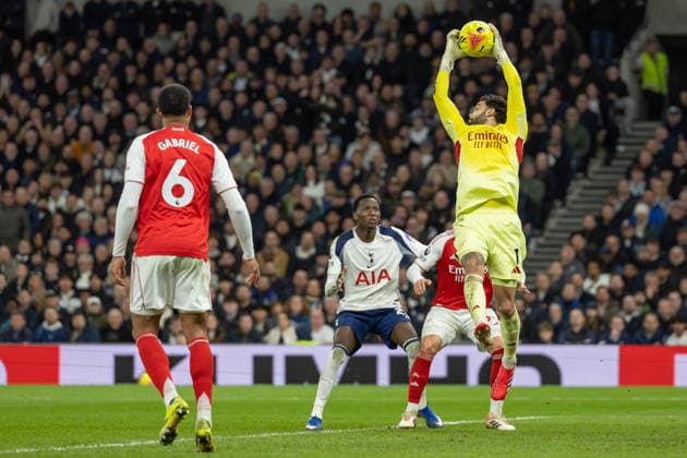 Tottenham Hotspur v Arsenal, Premier League, Football, Tottenham Hotspur Stadium, London, UK - 22 Feb 2026 Goalkeeper David Raya of Arsenal FC (1) in action London Tottenham Hotspur Stadium Tottenham GBR, UK NEWSPAPERS OUT Copyright: xEllixBirchx