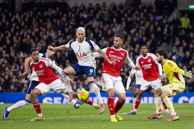 Tottenham Hotspur v Arsenal, Premier League, Football, Tottenham Hotspur Stadium, London, UK - 22 Feb 2026 L-R Gabriel of Arsenal FC (6) ;Richarlison of Tottenham Hotspur (9)and William Saliba of Arsenal FC (2) London Tottenham Hotspur Stadium Tottenham GBR, UK NEWSPAPERS OUT Copyright: xEllixBirchx