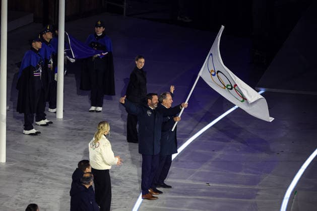 GIOCHI OLIMPICI - Olimpiadi Invernali Milano-Cortina 2026 - Closing Ceremony The presidents of France Regions hosting the next Olympic Winter games, Winterspiele,Spiele, Summer games wave the olympic flag during the Closing Ceremony of the Olympic Winter Games Milano-Cortina 2026,on February 22, 2026 at Arena di Verona in Verona, Italy Cortina D Ampezzo Italy  Copyright: xIPAxSport ABACAx