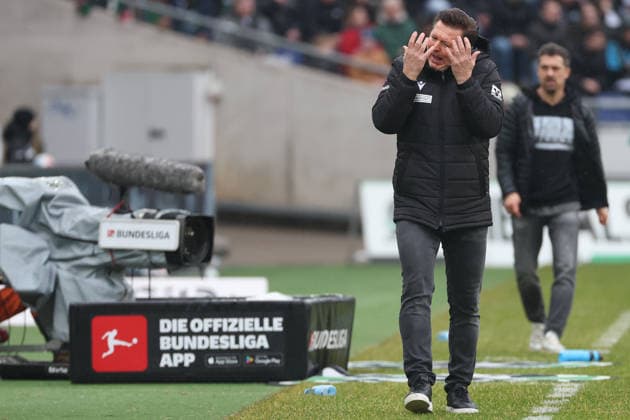 2. Bundesliga - Hannover 96 - Dynamo Dresden am 22.02.2026 in der Heinz von Heiden Arena in Hannover Trainer Christian Titz (Hannover) unzufrieden, enttäuscht, enttaeuscht, niedergeschlagen.