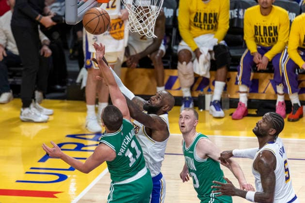 February 22, 2026, Los Angeles, California, USA: Los Angeles LakersÃ¢â‚¬â ¢ LeBron James (23) and Boston CelticsÃ¢â‚¬â ¢ Payton Pritchard (11) vie for the ball during an NBA, Basketball Herren, USA basketball game at Crypto.com Arena on Sunday, Feb. 22, 2026 in Los Angeles. NBA 2026: Celtics 111: 89 Lakers  - ZUMAc68_ 20260222_zaf_c68_028 Copyright: xRingoxChiux