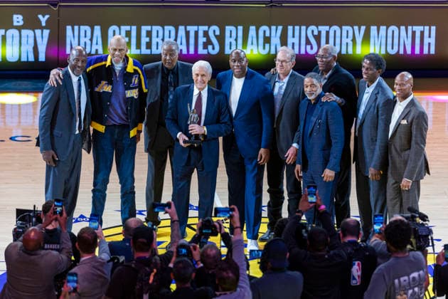 February 22, 2026, Los Angeles, California, United States: Kareem Abdul-Jabbar, James Worthy, Byron Scott, Jamaal Wilkes, Norm Nixon, A.C. Green, Bob McAdoo, Kurt Rambis and Magic Johnson attend as Pat Riley is honored during halftime of an NBA, Basketball Herren, USA basketball game between the Boston Celtics and Los Angeles Lakers on February 22, 2026 at Crypto.Com Arena in Los Angeles, California. Los Angeles United States - ZUMAs197 20260222_aaa_s197_304 Copyright: xRingoxChiux