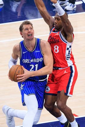 February 22, 2026, Inglewood, California, USA: Kris Dunn 8 of the Los Angeles Clippers blocks Moritz Wagner 21 of the Orlando Magic as he goes for a shot during a NBA, Basketball Herren, USA regular season game on Sunday February 22, 2026 at Intuit Dome Arena in Inglewood, California. Clippers lose to Magic, 109-111. JAVIER ROJAS PI Inglewood USA - ZUMAp124 20260222_zaa_p124_129 Copyright: xJavierxRojasx