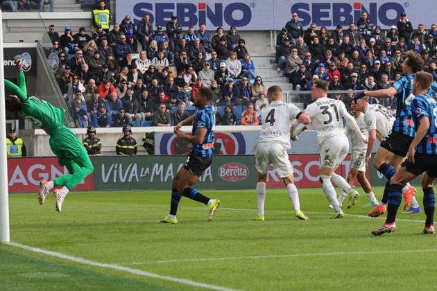 Atalanta BC v SSC Napoli - Serie A Sam Beukema of SSC Napoli scores a goal during the Atalanta BC vs SSC Napoli, 26th Serie A Enilive 2025-26 game at New Balance Arena in Bergamo, Italy, on February 22, 2026. Bergamo Italy  Copyright: xDavidexCasentinix originalFilename:casentini-atalanta260222_npeMn.jpg