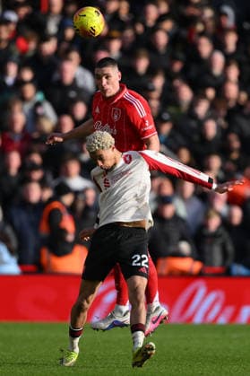 Nottingham Forest v Liverpool - Premier League Nikola Milenkovic of Nottingham Forest battles with Hugo Ekitike of Liverpool during the Premier League match between Nottingham Forest and Liverpool at the City Ground in Nottingham, England, on February 22, 2026. Nottingham Nottinghamshire United Kingdom  Copyright: xMIxNewsx originalFilename:fletcher-nottingh260222_np8nO.jpg