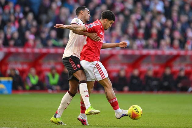 Nottingham Forest v Liverpool - Premier League Morgan Gibbs-White of Nottingham Forest is under pressure from Ryan Gravenberch of Liverpool during the Premier League match between Nottingham Forest and Liverpool at the City Ground in Nottingham, England, on February 22, 2026. Nottingham Nottinghamshire United Kingdom  Copyright: xMIxNewsx originalFilename:fletcher-nottingh260222_npcdD.jpg