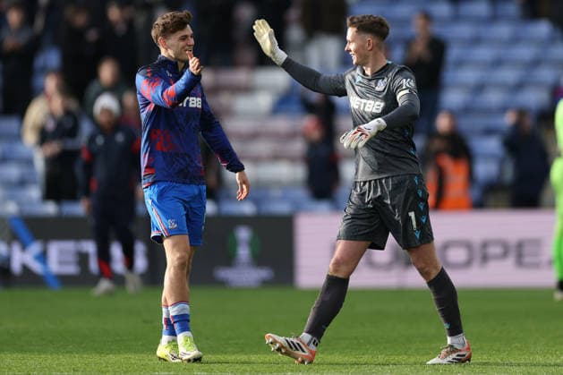Crystal Palace v Wolverhampton Wanderers - Premier League Justin Devenny of Crystal Palace shakes hands with Dean Henderson of Crystal Palace after the Premier League match between Crystal Palace and Wolverhampton Wanderers at Selhurst Park in London, England, on February 22, 2026. London Greater London United Kingdom  Copyright: xMIxNewsx originalFilename:fletcher-crystalp260222_npVzo.jpg