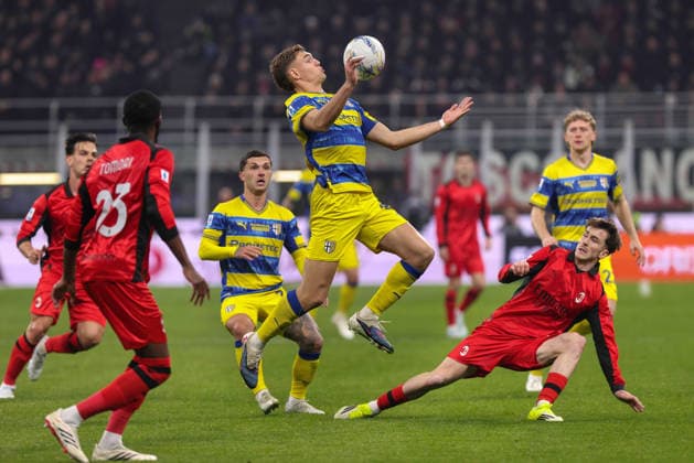 AC Milan vs Parma Calcio Italy, Milan, 2026 02 22: Mateo Pellegrino (Parma) ball control in front court in the second half during soccer game AC Milan vs Parma Calcio, Serie A Enilive 2025-2026 day 26 at San Siro Stadium Milan Lombardy Deutschland Copyright: xFabrizioxAndreaxBertanix