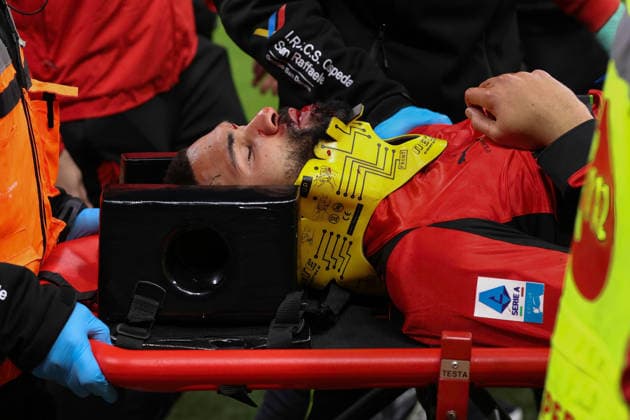 AC Milan vs Parma Calcio Italy, Milan, 2026 02 22: Ruben Loftus Cheek (AC Milan) serious injury in the first half during soccer game AC Milan vs Parma Calcio, Serie A Enilive 2025-2026 day 26 at San Siro Stadium Milan Lombardy Deutschland Copyright: xFabrizioxAndreaxBertanix