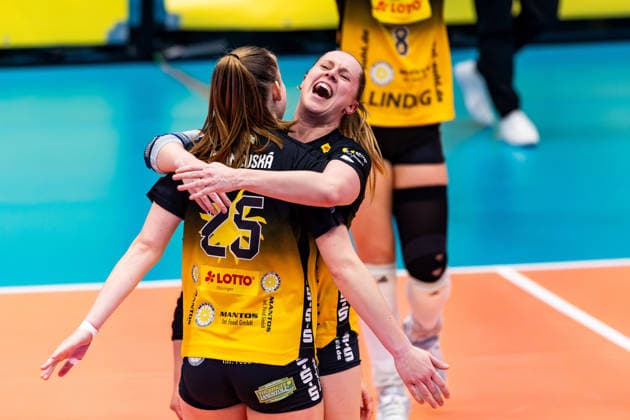 22.02.2026, GER, Volleyball, Frauen, Saison 25 26, ZOI DVV-Pokal, Halbfinale, VfB 91 Suhl Lotto Thueringen - Allianz MTV Stuttgart Monika Brancuska (VfB 91 Suhl Lotto Thueringen), Lara Nagels (VfB 91 Suhl Lotto Thueringen) 98527 Suhl Sporthalle Wolfsgrube Thüringen Deutschland