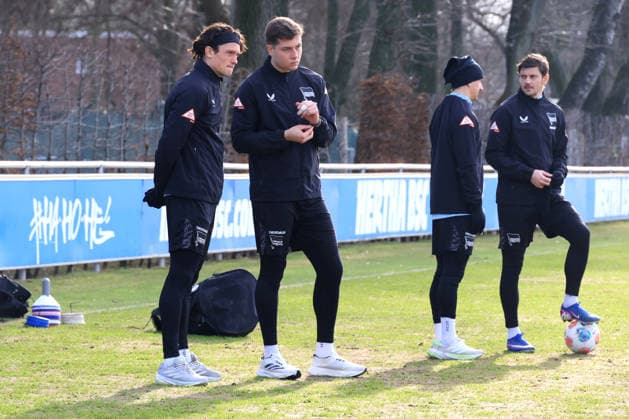 DEU, DFL, 2. FBL Hertha BSC, Training, 23.02.2026, Sportforum, Berlin, DEU, DFL, 2. FBL Hertha BSC, Training, im Bild Fabian Reese (Hertha BSC Berlin 11), Tjark Ernst (Hertha BSC Berlin 1), Michal Karbownik (Hertha BSC Berlin 33), Josip Brekalo (Hertha BSC Berlin 7) DFL - regulations prohibit any use of Photographs as image sequences and or quasi-video