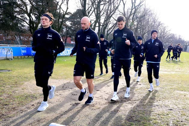 DEU, DFL, 2. FBL Hertha BSC, Training, 23.02.2026, Sportforum, Berlin, DEU, DFL, 2. FBL Hertha BSC, Training, im Bild Auslauftraining, auslaufen nach einem Spiel, Fabian Reese (Hertha BSC Berlin 11), Toni Leistner (Hertha BSC Berlin 37), Tjark Ernst (Hertha BSC Berlin 1) DFL - regulations prohibit any use of Photographs as image sequences and or quasi-video