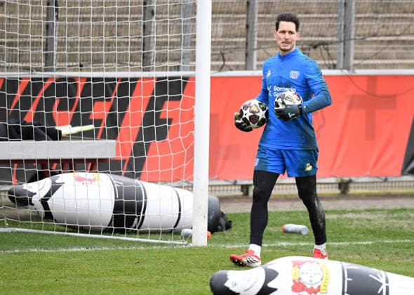 23.02.2026, xophax, Fussball , UEFA Champions League , 2025 2026 , Training von Bayer Leverkusen vor dem Spiel gegen Olympiakos Piräus. Janis Blaswich ( Bayer Leverkusen ) Leverkusen
