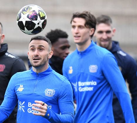 23.02.2026, xophax, Fussball , UEFA Champions League , 2025 2026 , Training von Bayer Leverkusen vor dem Spiel gegen Olympiakos Piräus. Aleix Garcia ( Bayer Leverkusen ) Leverkusen