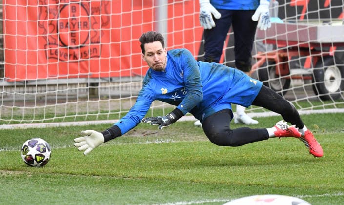 23.02.2026, xophax, Fussball , UEFA Champions League , 2025 2026 , Training von Bayer Leverkusen vor dem Spiel gegen Olympiakos Piräus. Janis Blaswich ( Bayer Leverkusen ) Leverkusen