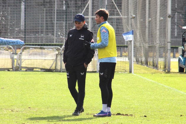 DEU, DFL, 2. FBL Hertha BSC, Training, 23.02.2026, Sportforum, Berlin, DEU, DFL, 2. FBL Hertha BSC, Training, im Bild Cheftrainer Stefan Leitl (Hertha BSC Berlin), Josip Brekalo (Hertha BSC Berlin 7) DFL - regulations prohibit any use of Photographs as image sequences and or quasi-video